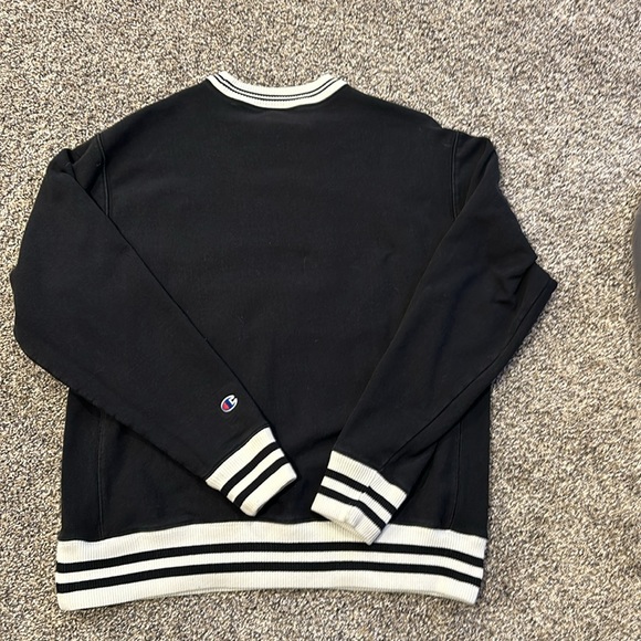 Men’s champion size Large - Picture 3 of 3